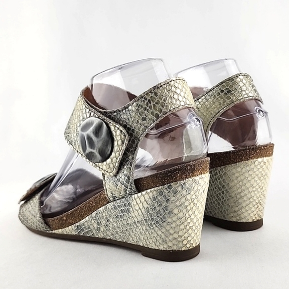Taos Women's Carousel Beige Grey Leather Snake Print Wedge Sandals Size 37 - Picture 6 of 15